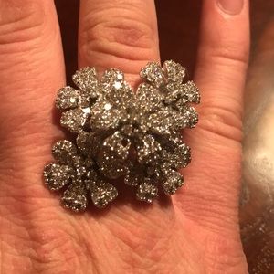 Beautiful retro vintage silver floral diamond ring